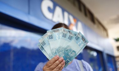 A relação entre política e economia: como as políticas governamentais afetam as finanças pessoais e empresariais
